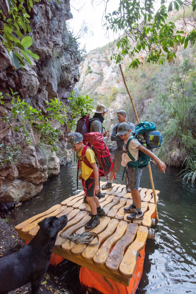 Crossing Toegeskiettegat on raft Home